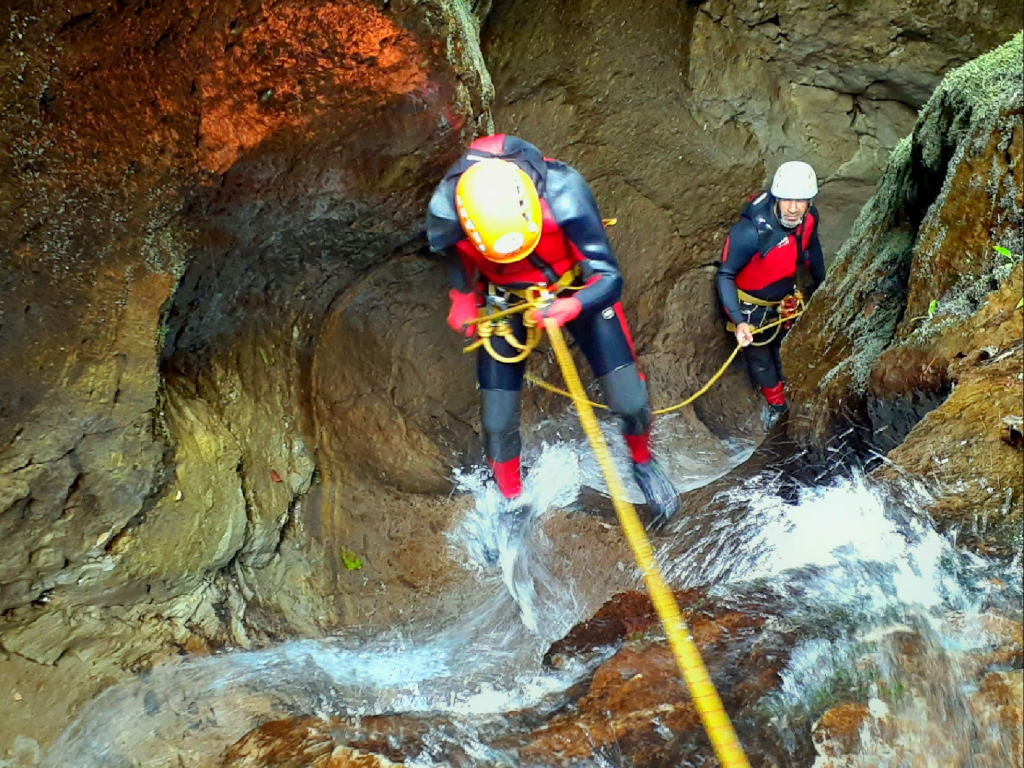 El encanto del colibrí Canyoning (Descenso de cascadas)