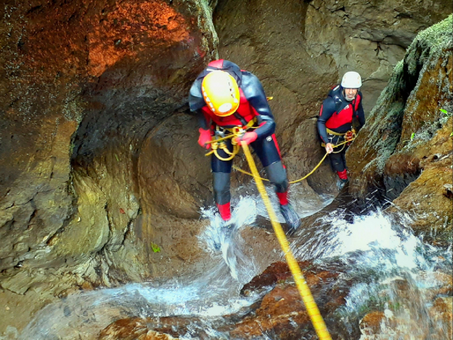 El encanto del colibrí Canyoning (Descenso de cascadas)