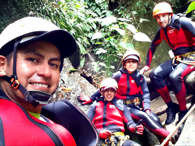 El encanto del colibrí Canyoning (Descenso de cascadas)