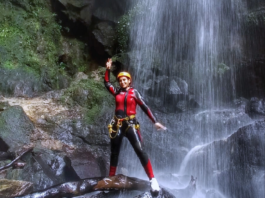 Tierra de Titanes Canyoning  (descenso de cascadas)