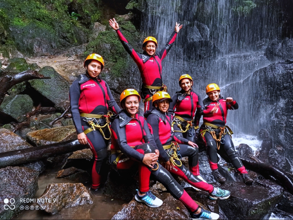 Tierra de Titanes Canyoning  (descenso de cascadas)