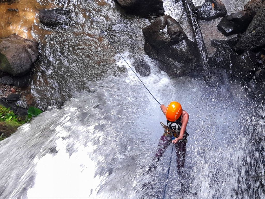 LA CASCADA DEL DUENDE (DESCENSO DE CASCADAS) Canyoning