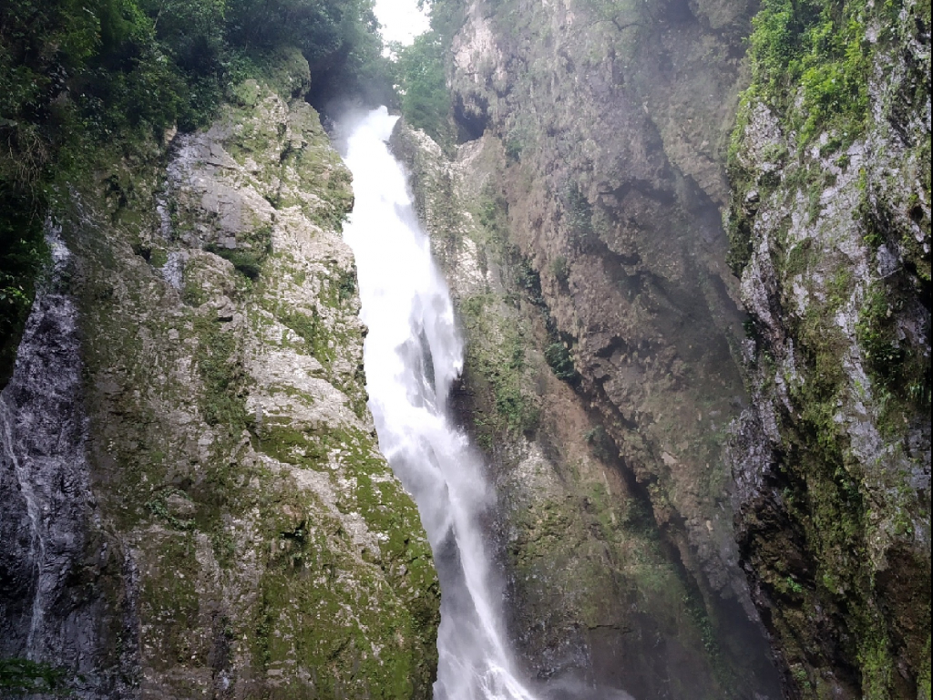 SENDERISOMO A CASCADAS EN VISTA HERMOSA.  3 DÍAS, 2 NOCHES