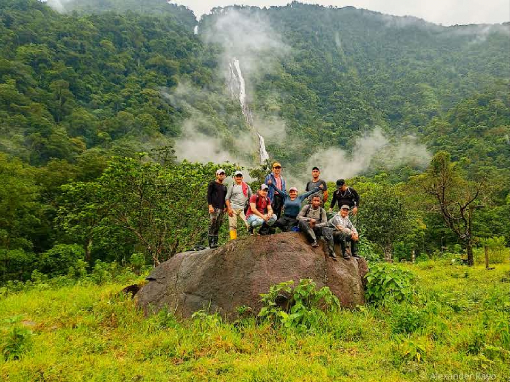 SENDERISOMO A CASCADAS EN VISTA HERMOSA.  3 DÍAS, 2 NOCHES