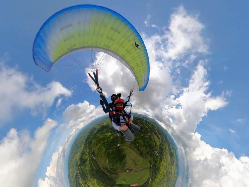 Vuelo en parapente en El Tambo